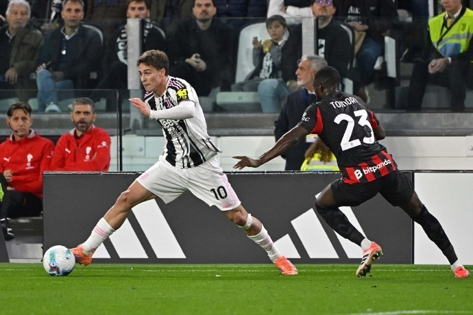 中超联赛11月最佳阵容出炉：法比奥、吴曦、王燊超领衔（中超11月最佳阵容揭晓：法比奥、吴曦、王燊超领衔入选）