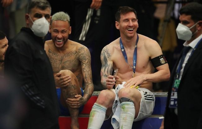 全国冠军艰辛谋生路：户口成拦路虎 出路在哪（全国冠军艰难谋生：户口成阻碍，路在何方？）