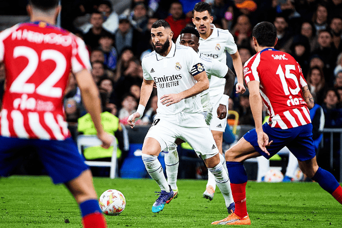 巴萨梅西进球助球队领先塞维利亚（梅西建功助巴萨领先塞维利亚）