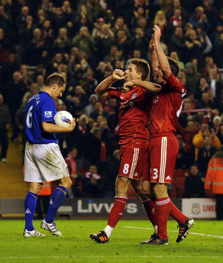 队报：非洲杯一票难求球场却空荡荡，黄牛囤积的票砸手里了（队报：非洲杯门票紧俏，球场却空座成片，囤票黄牛卖不出去）