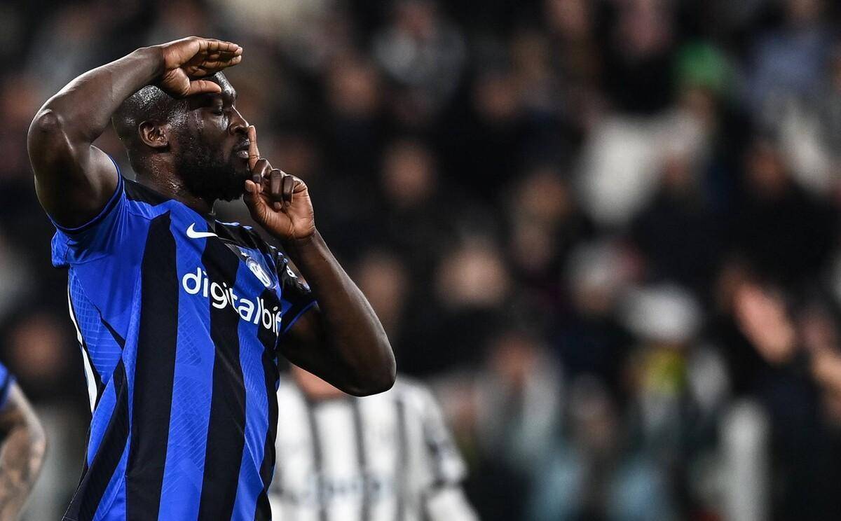 一日英超动向：曼城再具争冠实力，萨拉赫猛批斯洛特引发矛盾（英超一日观察：曼城重现争冠火力，萨拉赫怒斥斯洛特掀风波）